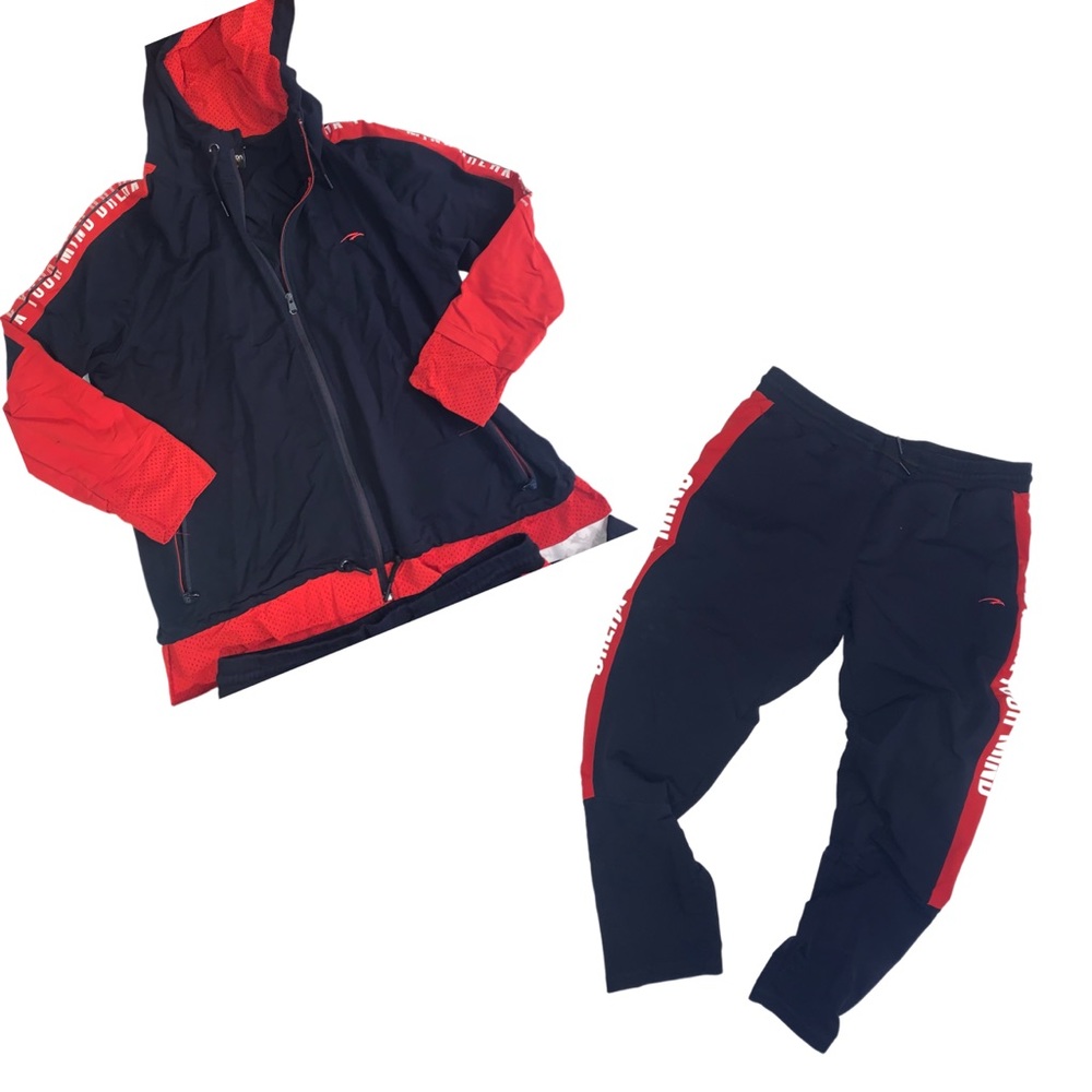 SOLD 🔴Navy blue and red athletic set XL